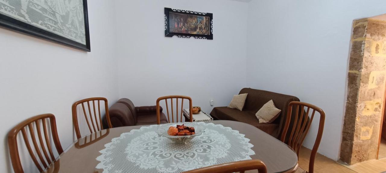Comfortable And Spacious Stone Traditional Semesterbostad *